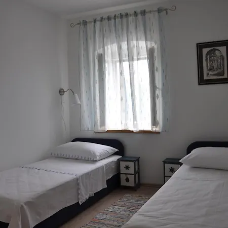 Apartment Sweet Split