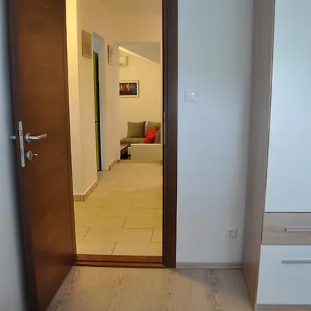 Apartment Sweet Split