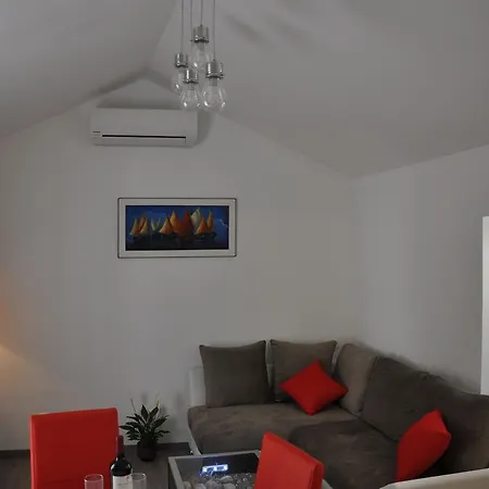 Apartment Sweet Split